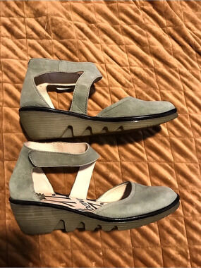 Fly London Yala Wedge Sandal Green EU 39